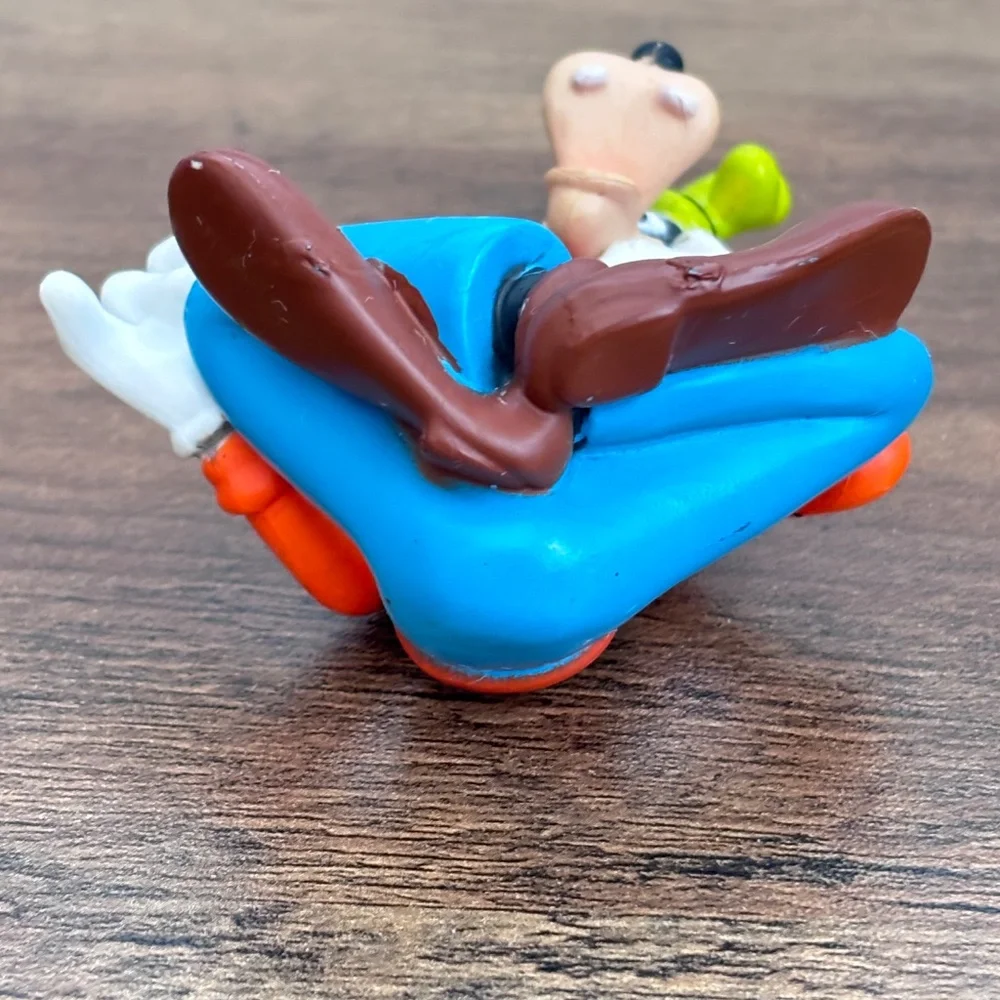 DISNEY Toy Figure GOOFY Sitting Cross Legged Thinking Cake Topper PVC 3.25